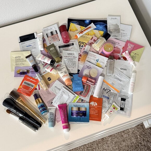 Lot of makeup, hair and skincare samples - Picture 1 of 5